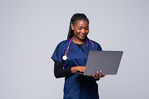 Image of an IMG doctor making her training application on a laptop
