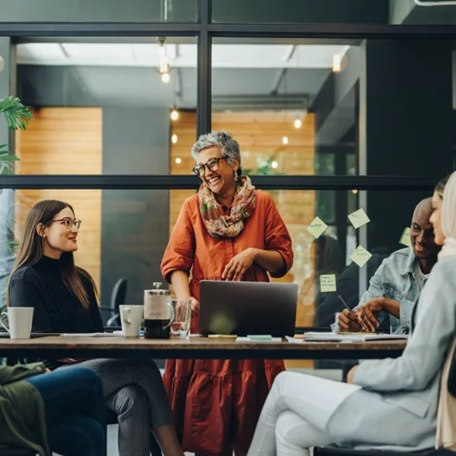 Diversify image Business person leading a meeting in an office