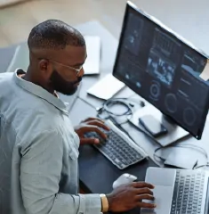 man-working-on-desktop