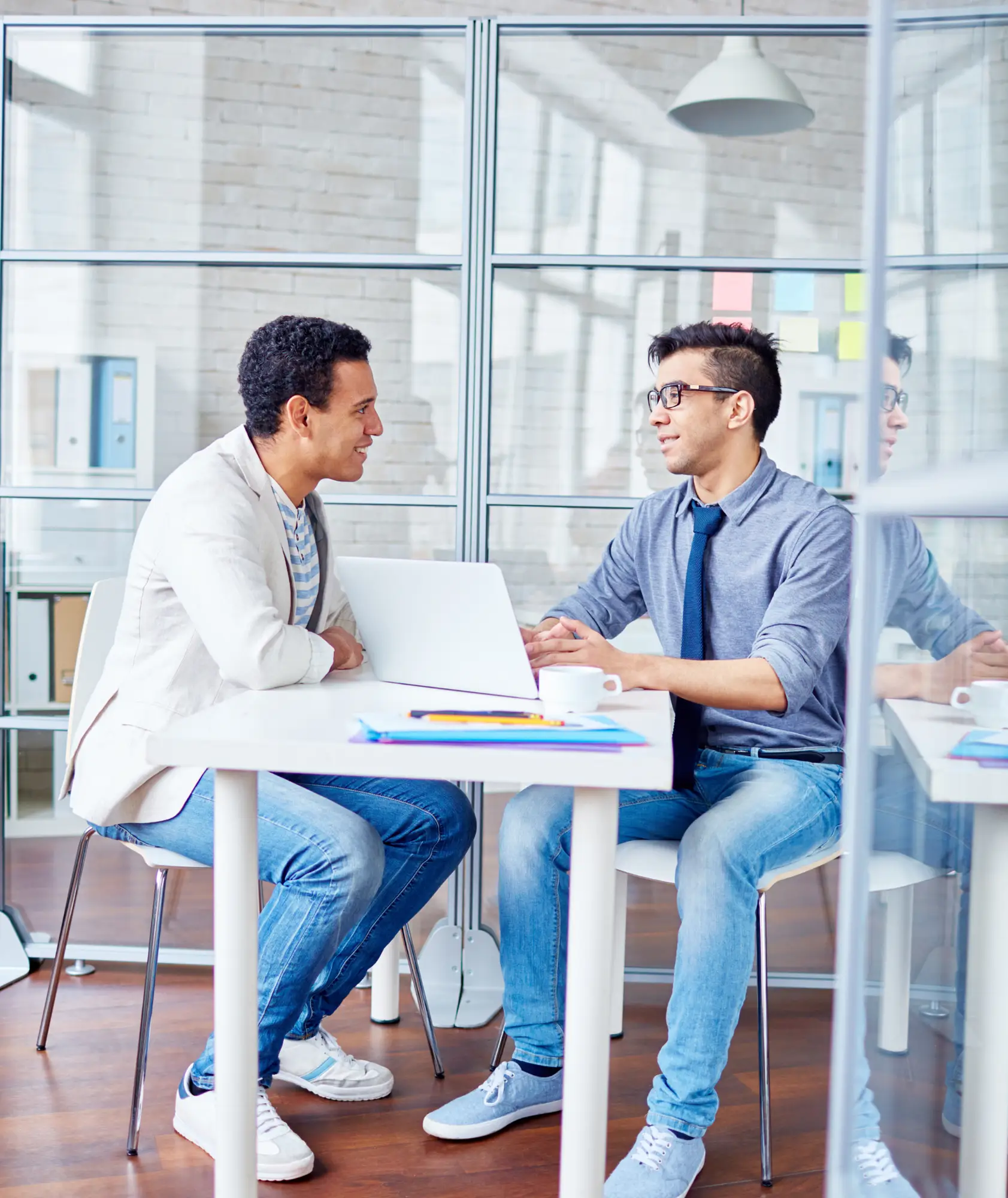 5g network graphic over city skyline