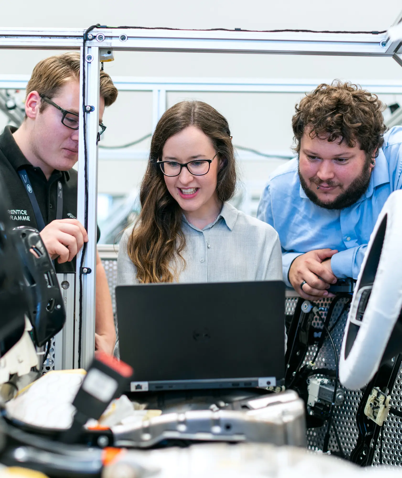 5g network graphic over city skyline