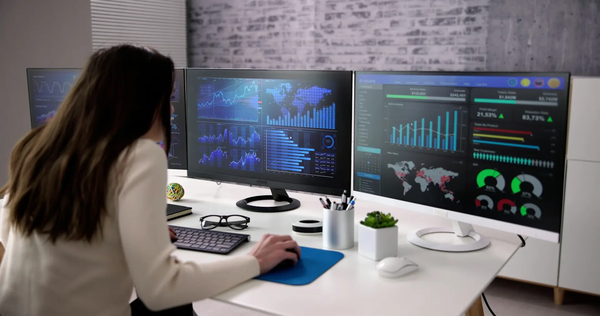 How to Build Fintech Sales and Marketing Teams That Drive Revenue