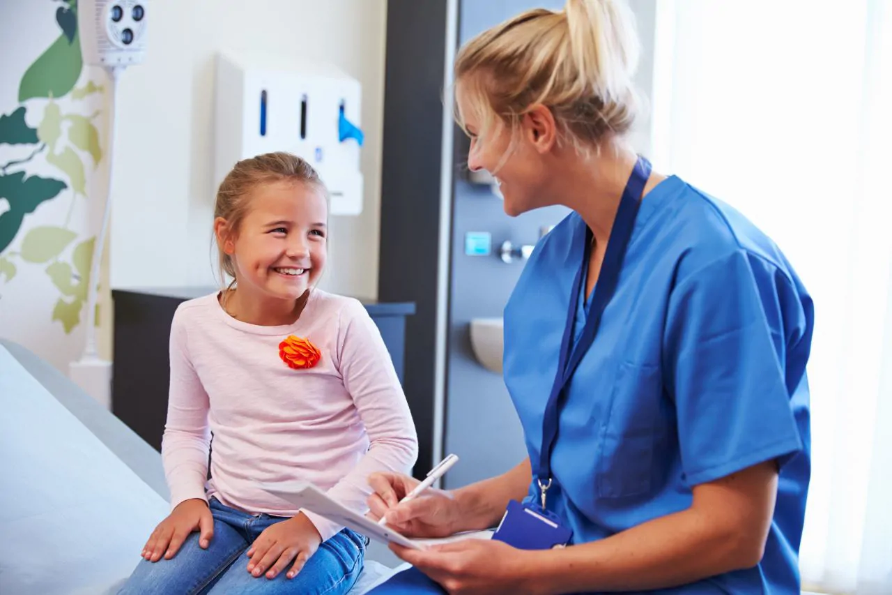 nurse-talking-to-young-girl-in-a-hospital