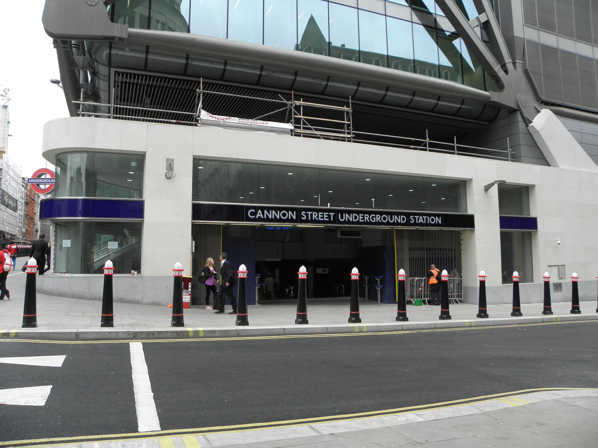 https://sitescdn.wearevennture.co.uk/public/laytons-etl-careers/assets/cannon_street_tube_stn_entrance_2012.webp
