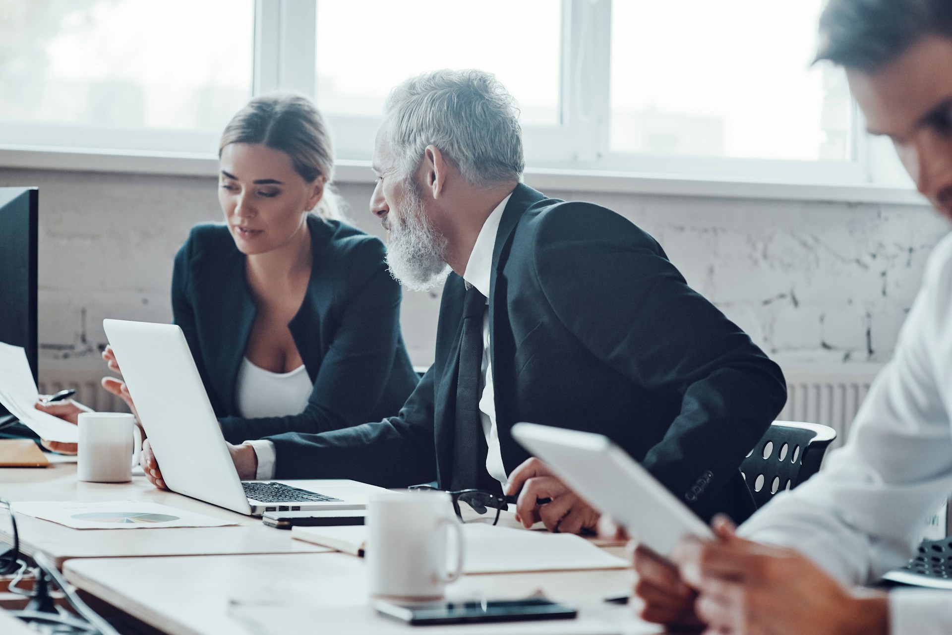concentrated-colleagues-having-staff-meeting-while-working-together-in-the-modern-office-