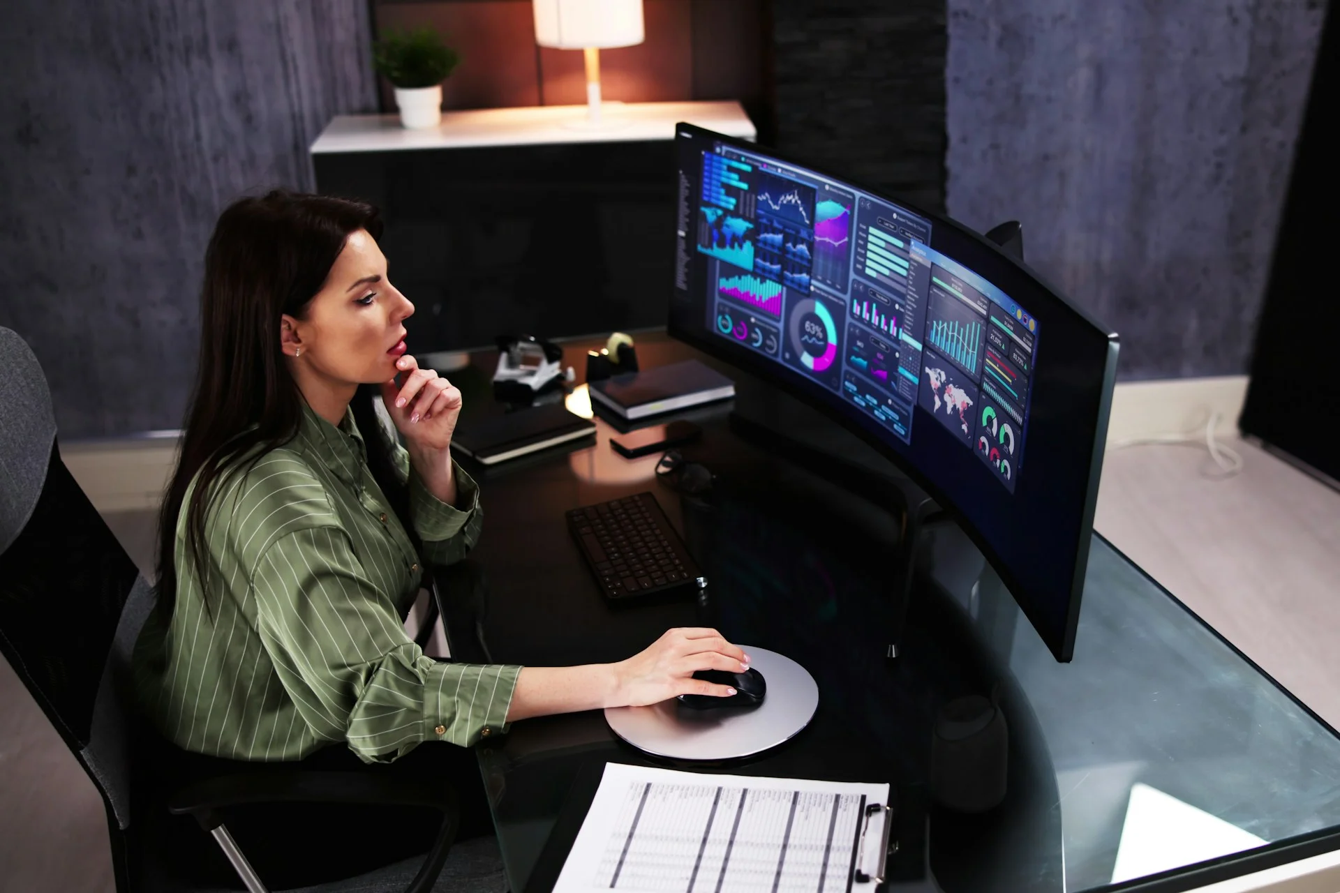 Woman-working-on-computer