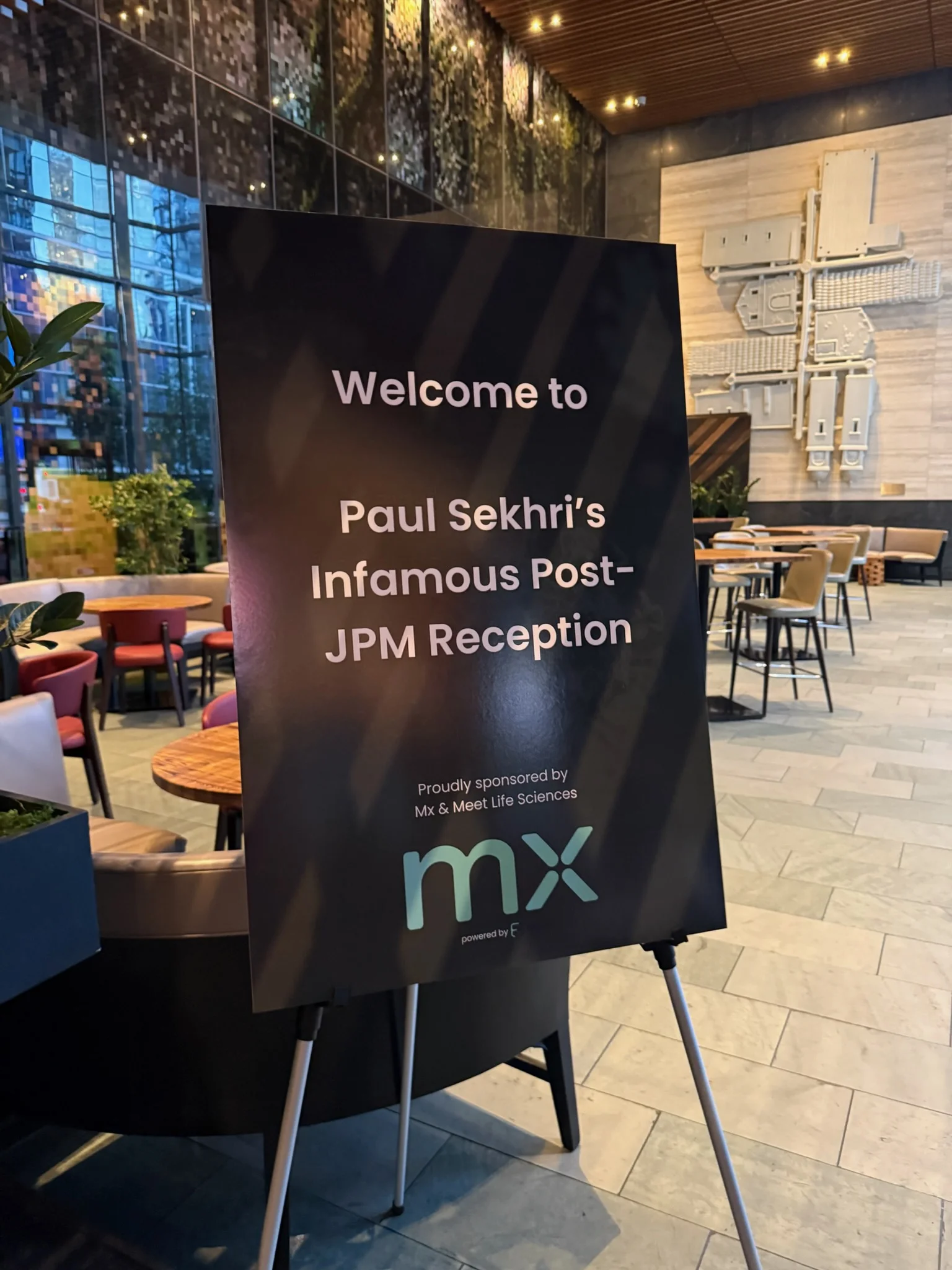 Microscopic view of delicate glowing cell network with fine connections on dark background, illustrating minuscule world beauty, biological structures and intricate organic patterns in teal tones.