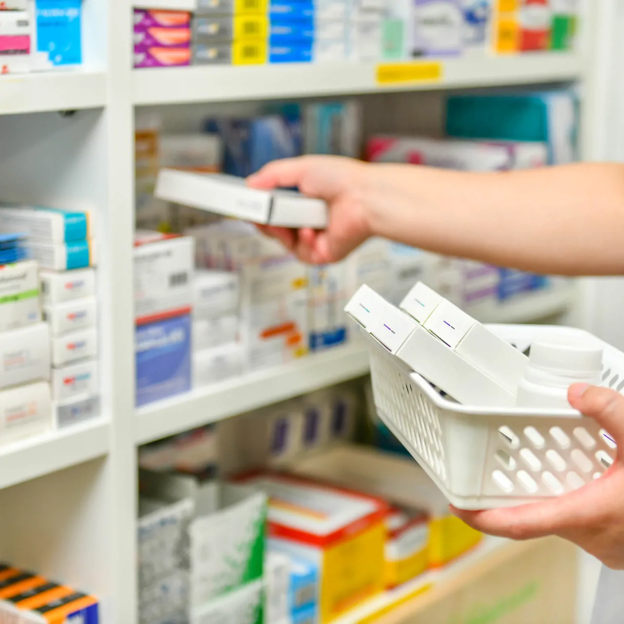 Pharmacy dispenser