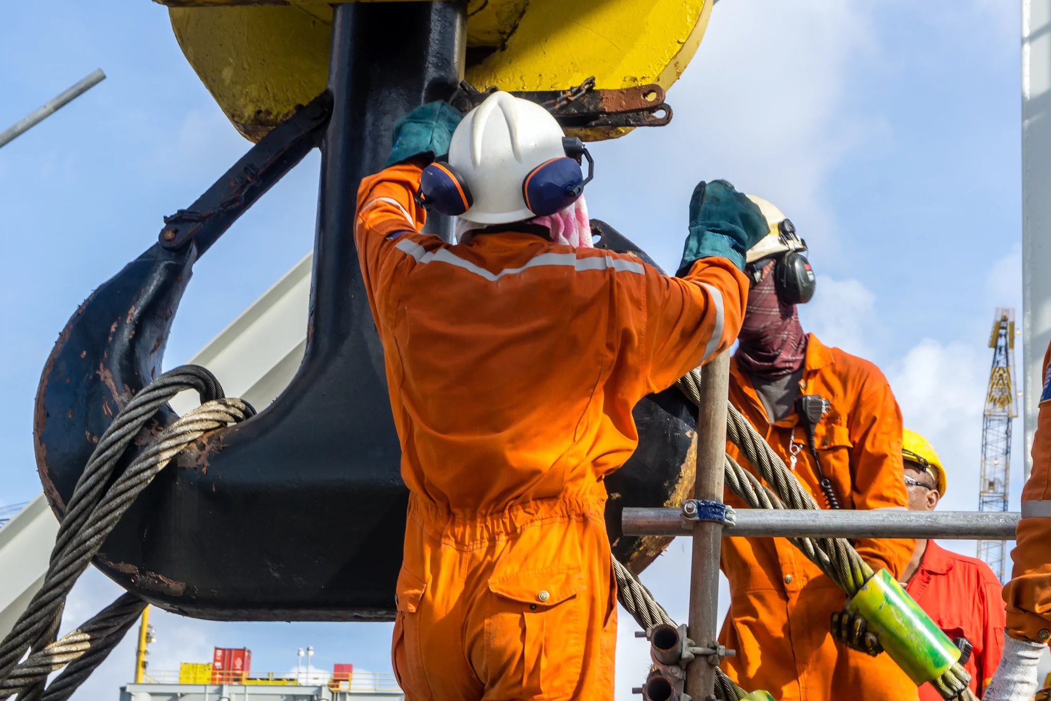 offshore workers with heavy lift