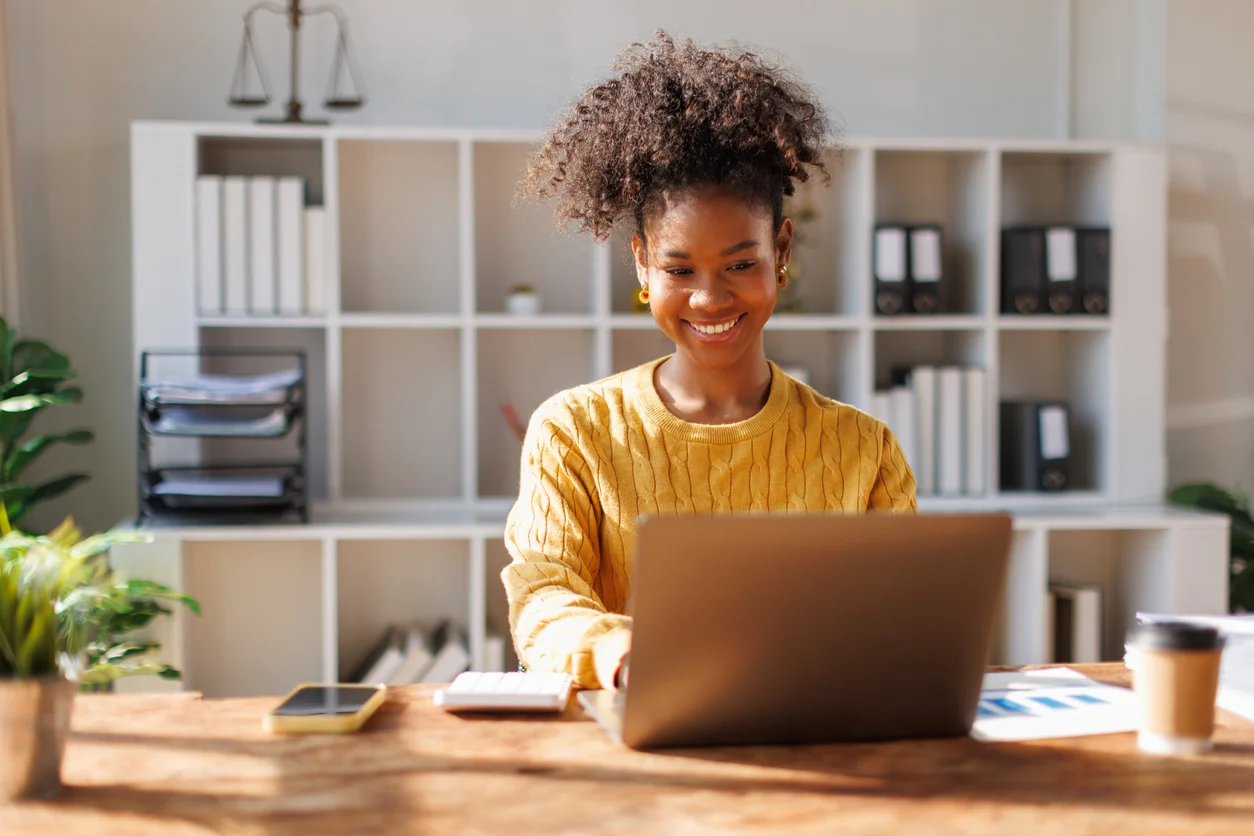 How to become a solicitor in the UK: SQE vs LPC explained 