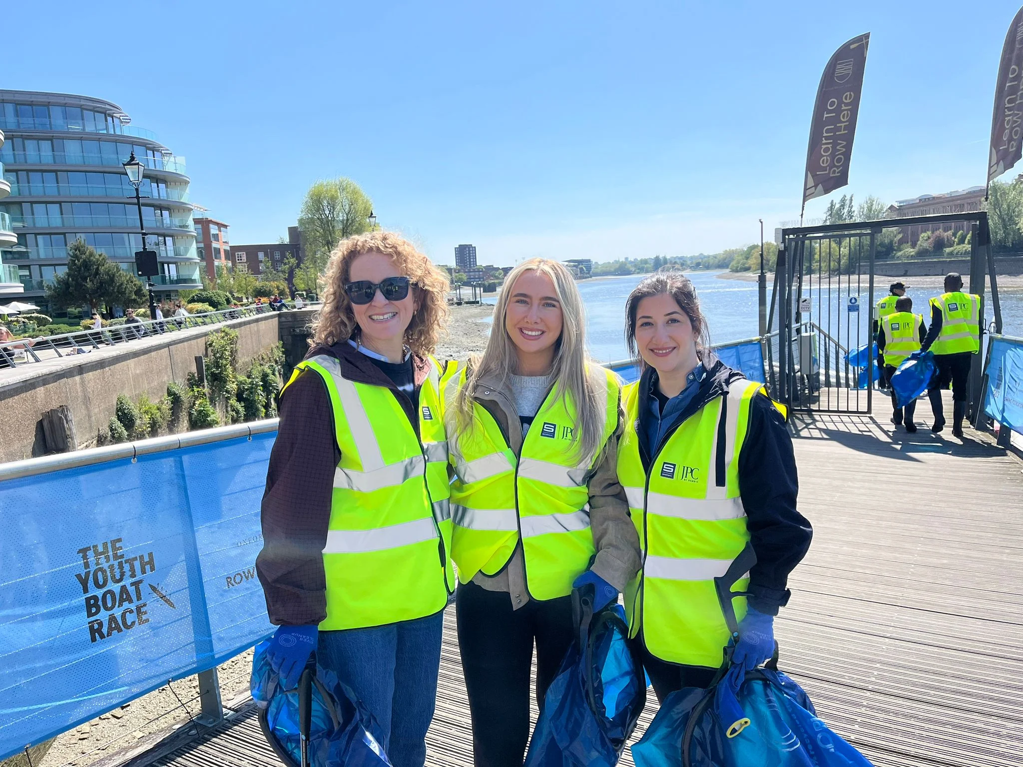 Thames River Clean Up with Samsic
