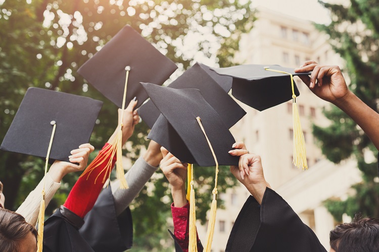 Finance & Accounting Graduate: is a graduate scheme or a graduate job the right path for me?
