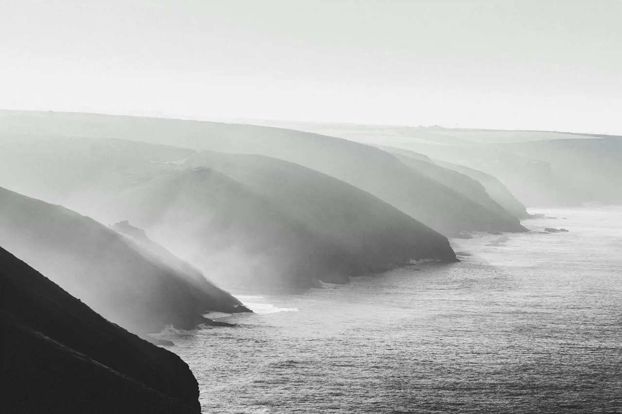 cornwall-coast-black-white