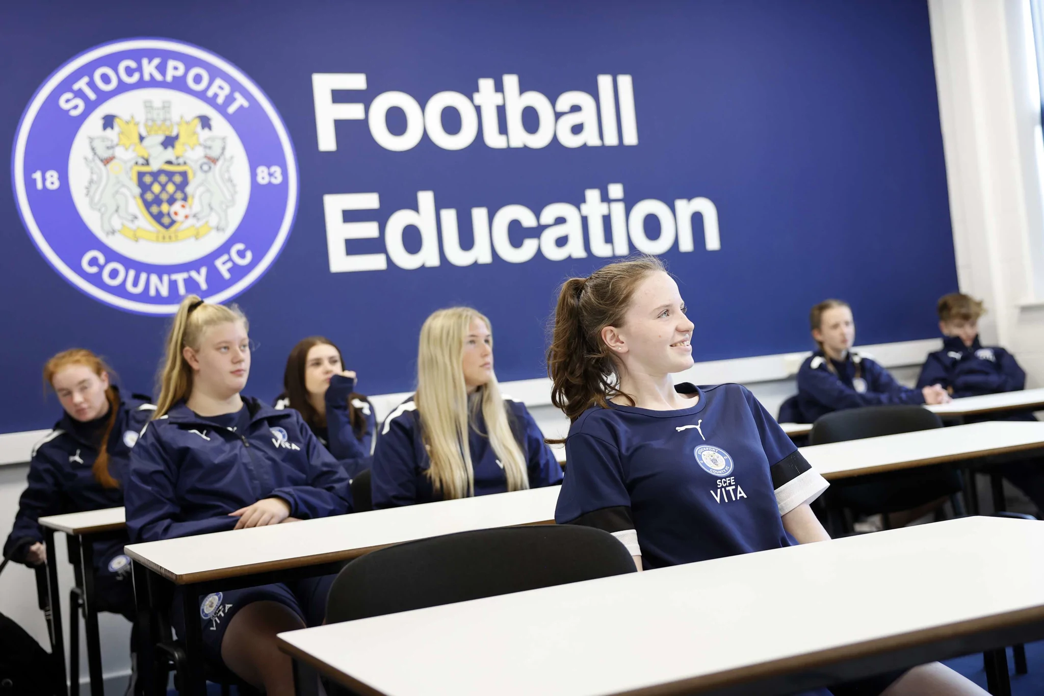 https://sitescdn.wearevennture.co.uk/public/stockport-county-careers/assets/classroom_academy_181023-070.webp