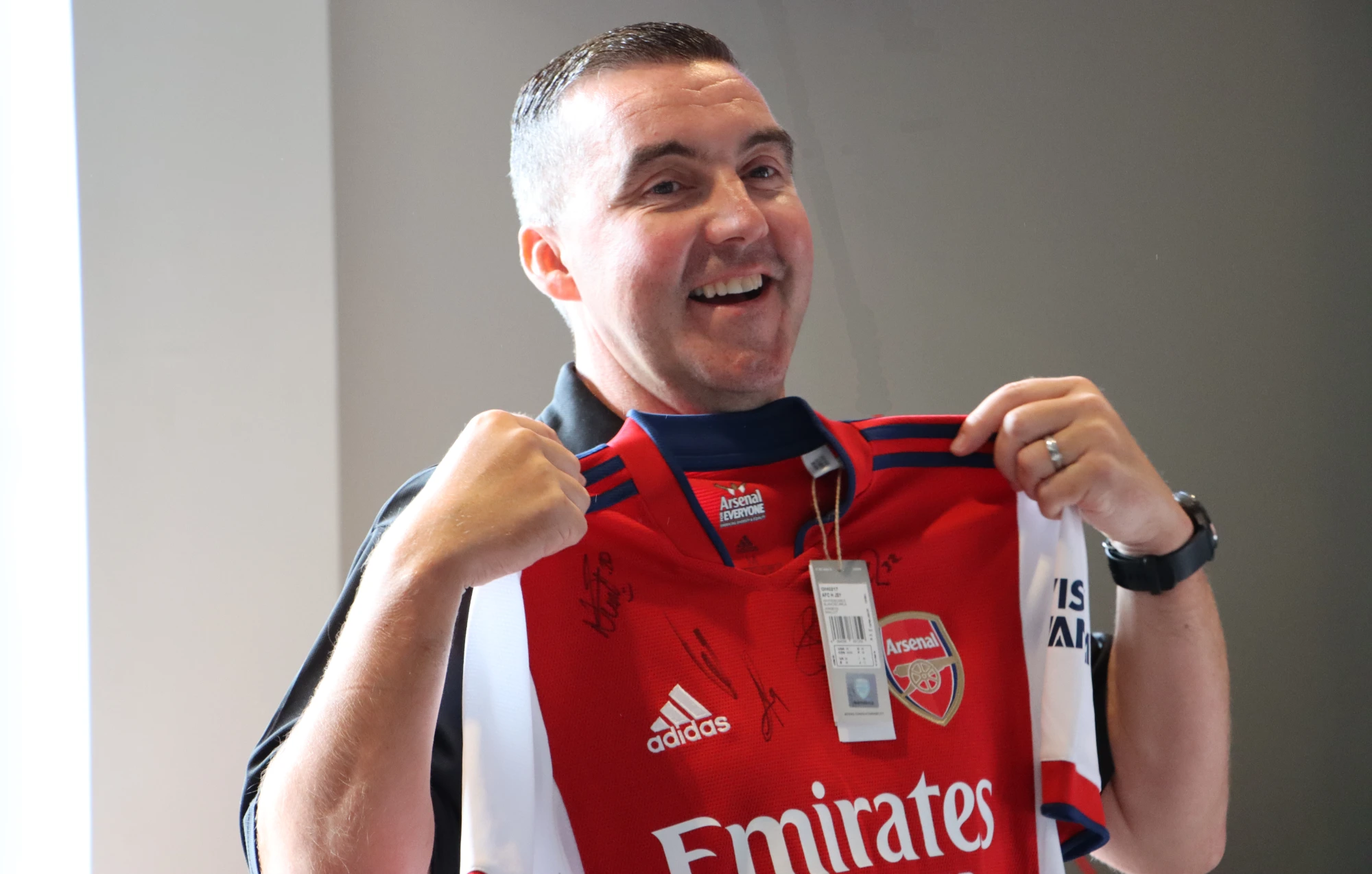Damian models the signed Arsenal shirt