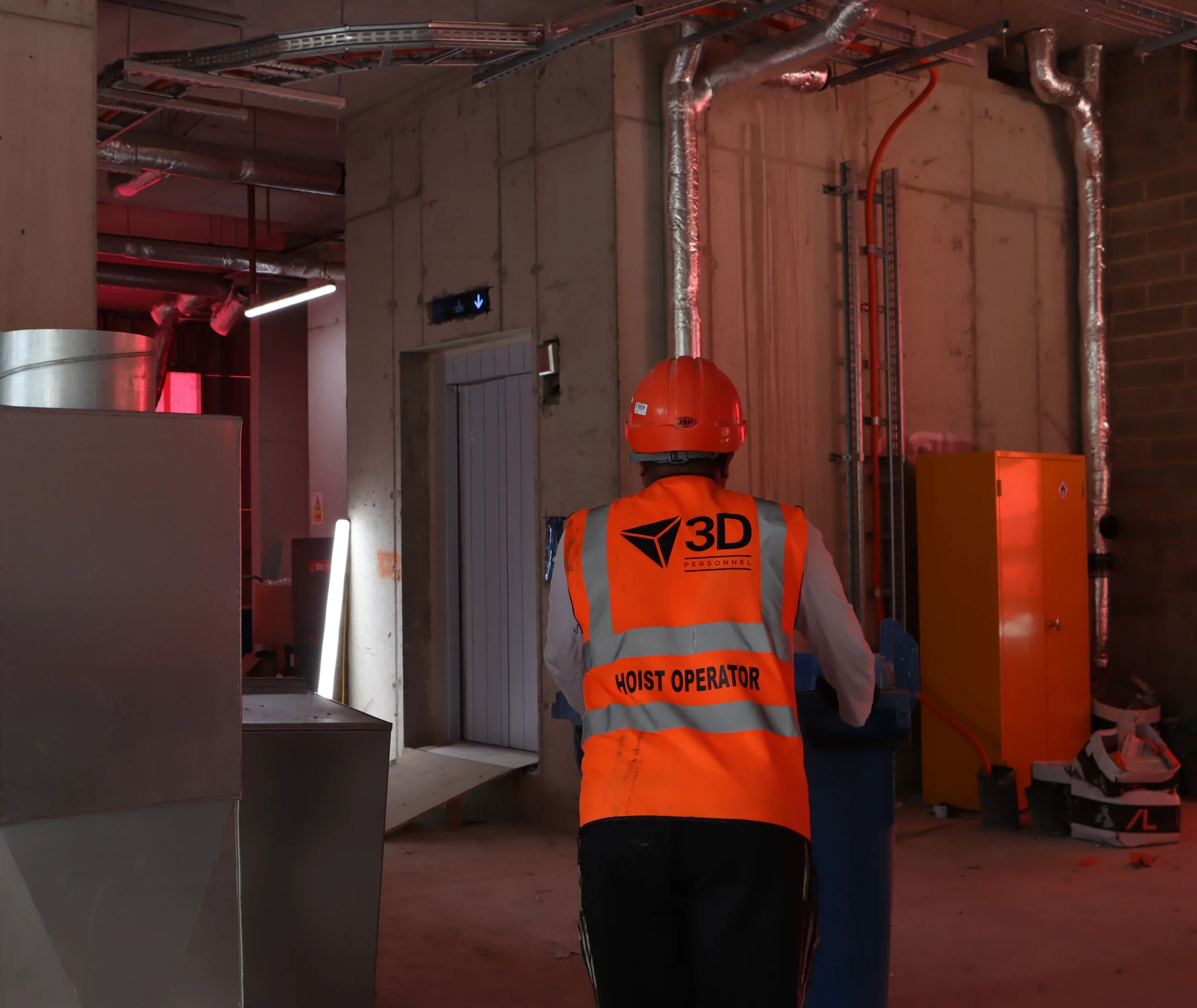 A 3D Personnel hoist operator